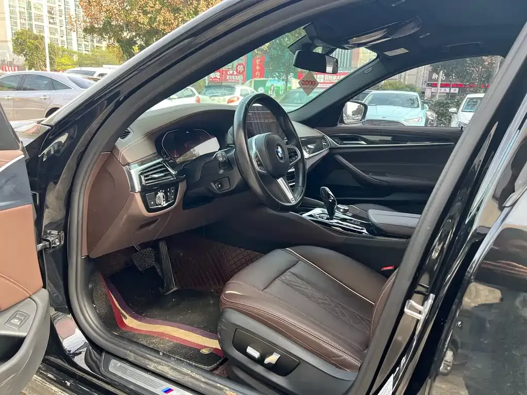 BMW 5 Series 2022 из CN, фото 6