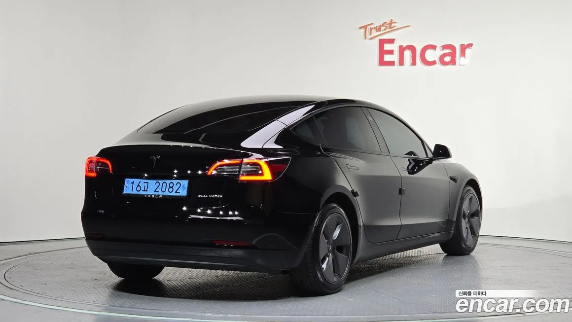 Tesla Model 3 — фото 2