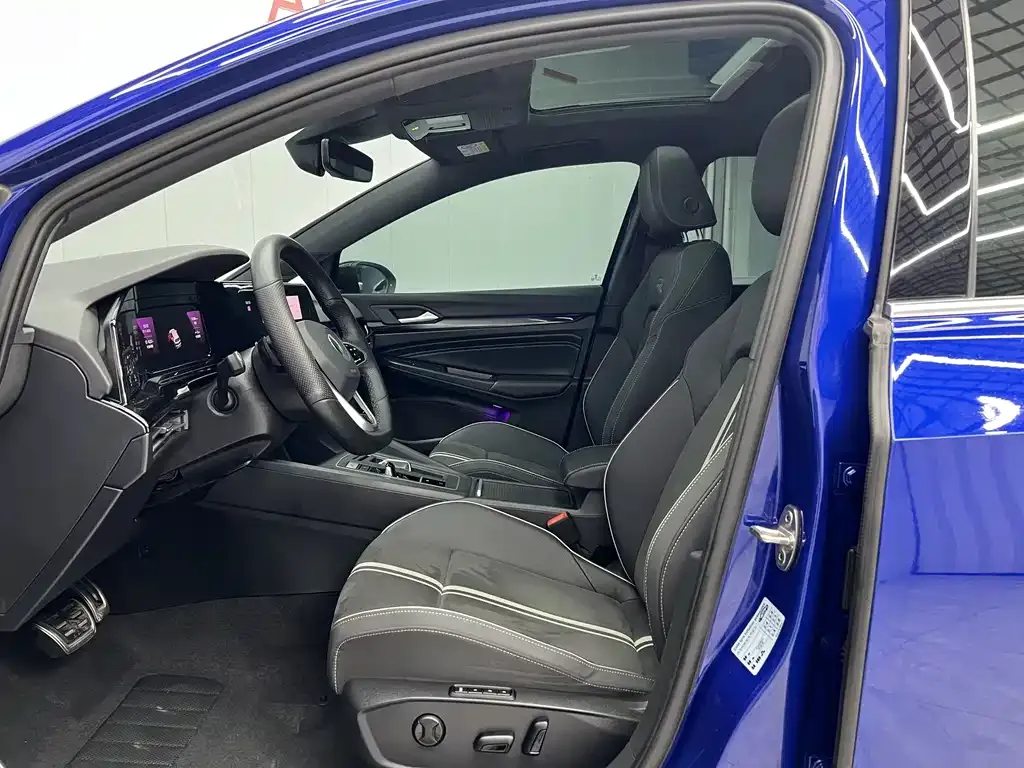 Volkswagen Golf 2021 из CN, фото 4
