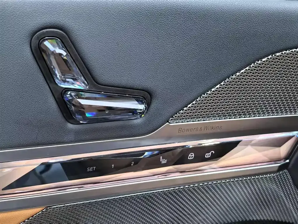 BMW i7 — фото 10