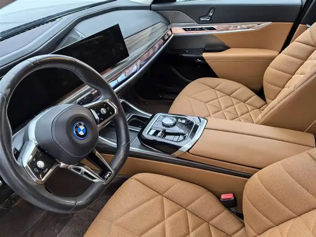 BMW i7 — фото 8