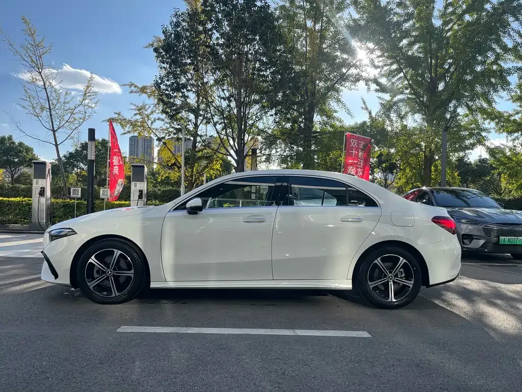 Mercedes-Benz A-Class 2023 из CN, фото 4