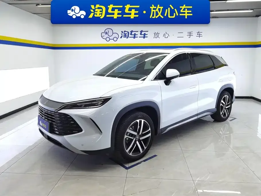 BYD L DM-i — фото 1