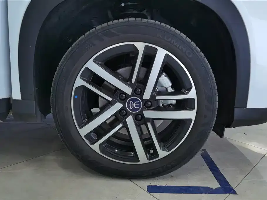BYD L DM-i — фото 6