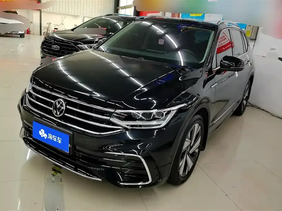 Volkswagen Tiguan L — фото 1