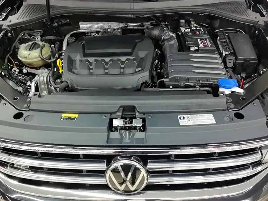 Volkswagen Tiguan L — фото 10