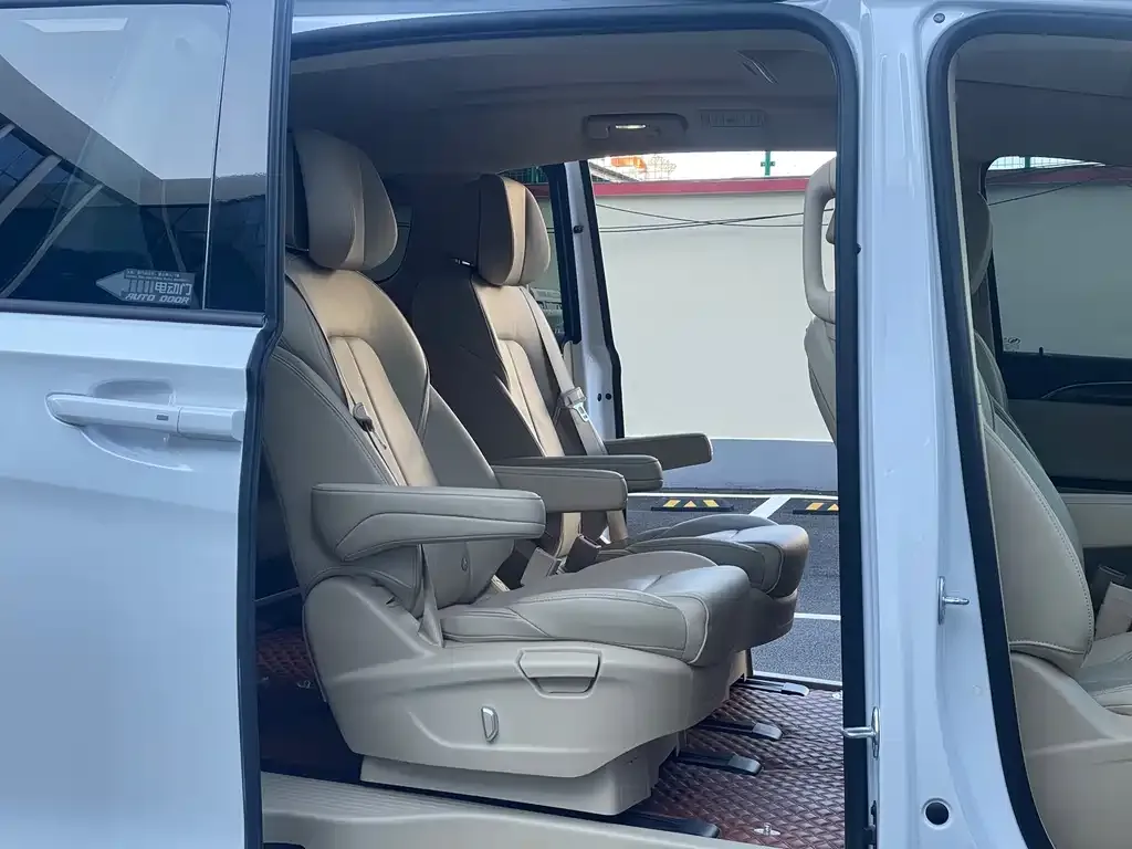 Buick GL8 2022 из CN, фото 10