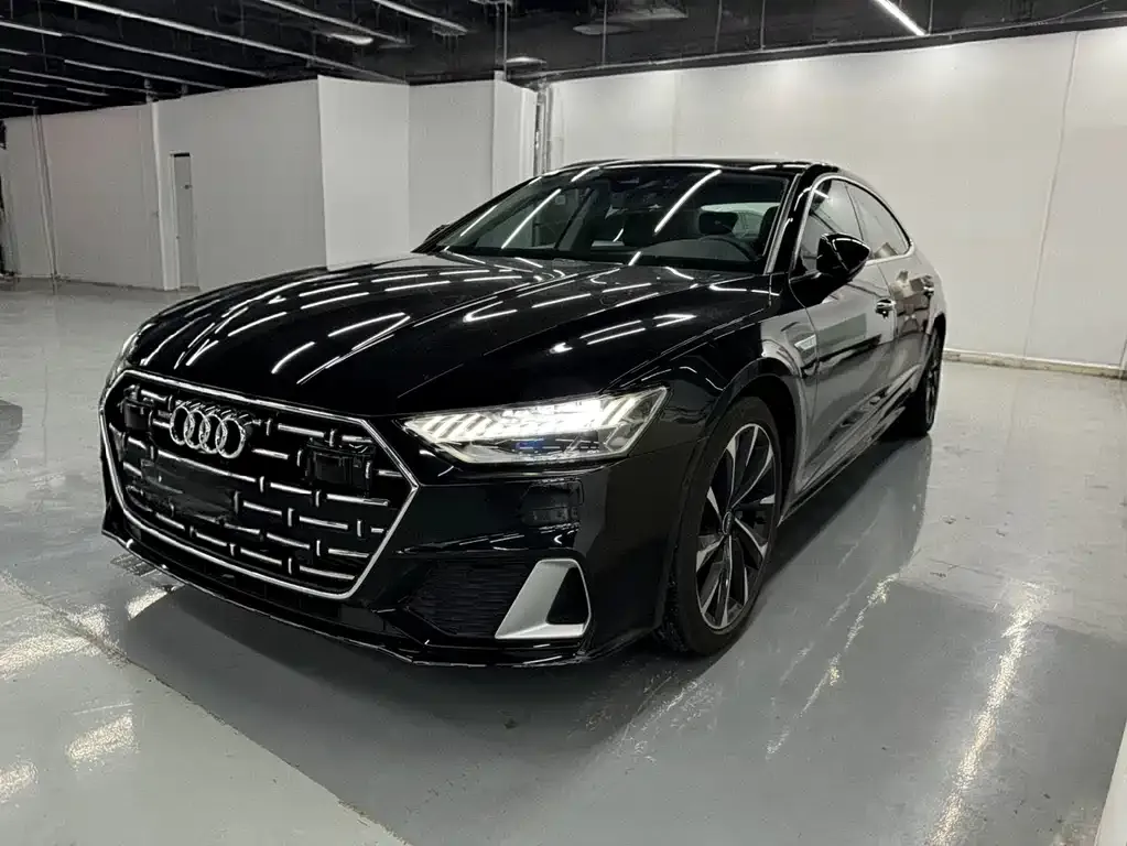 Audi A7L 2022 из CN, фото 1