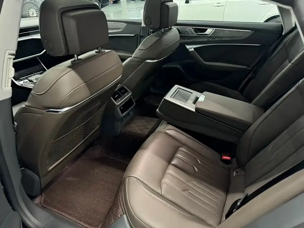 Audi A7L 2022 из CN, фото 10