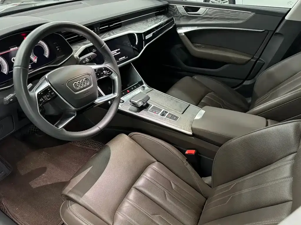 Audi A7L 2022 из CN, фото 4