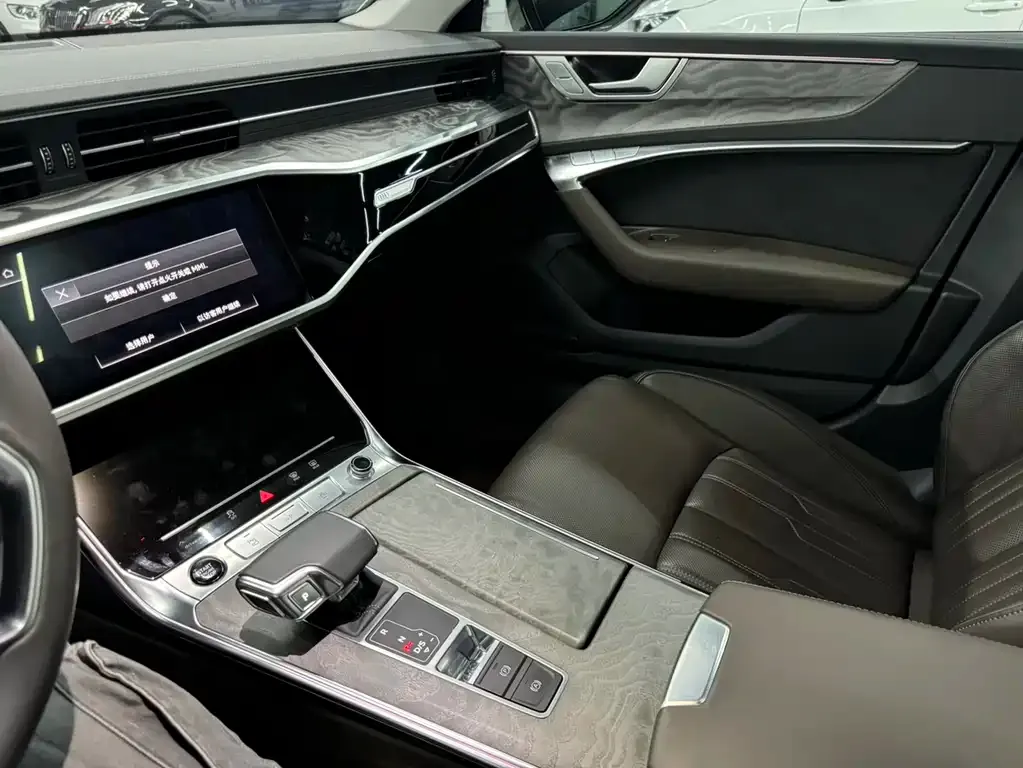 Audi A7L 2022 из CN, фото 6