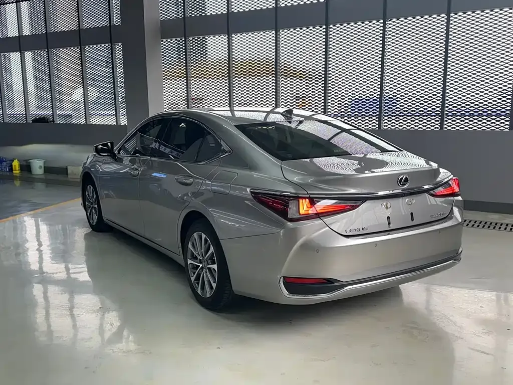 Lexus ES — фото 5