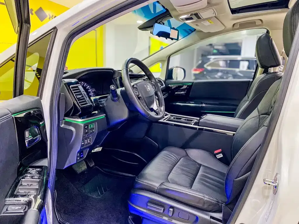 Honda Elysion 2021 из CN, фото 4