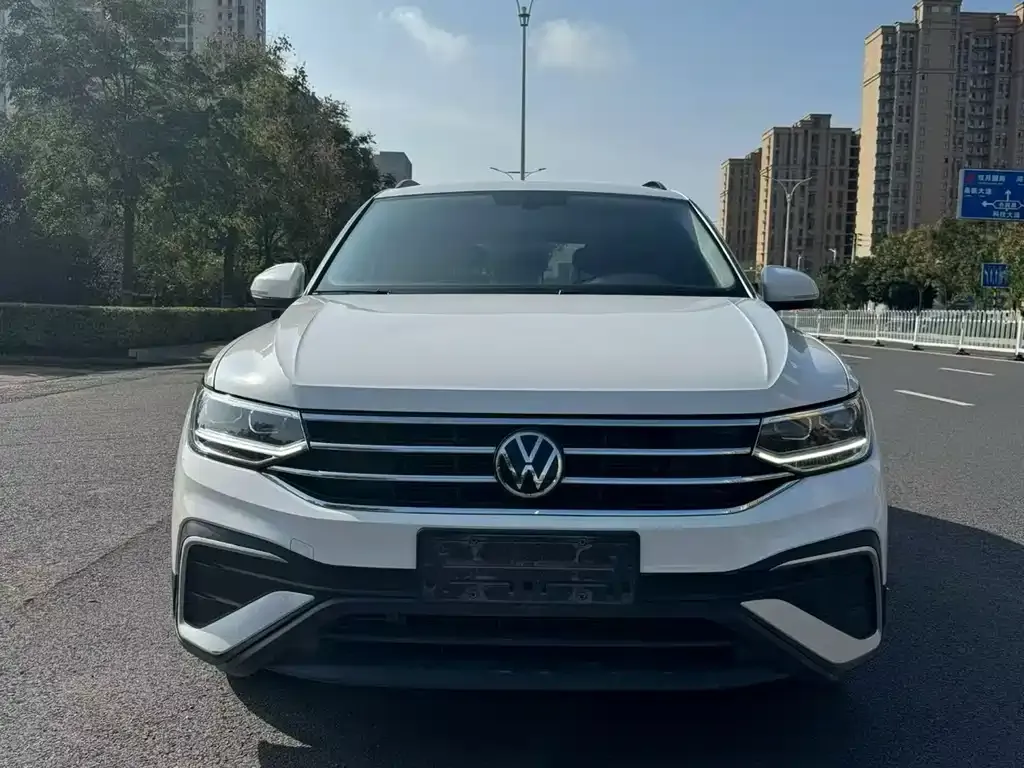 Volkswagen Tiguan L 2022 из CN, фото 2