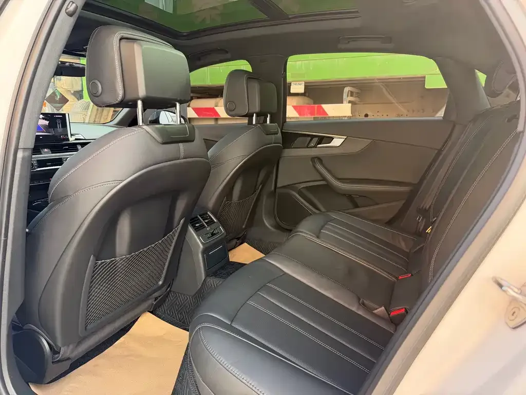 Audi A4L 2023 из CN, фото 6