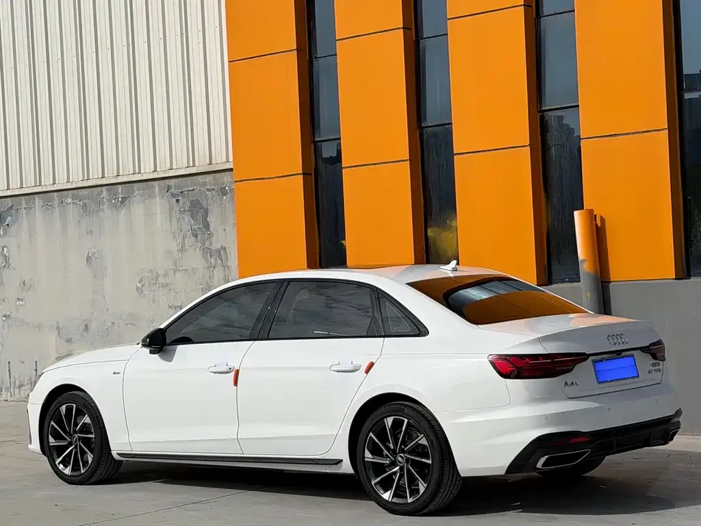 Audi A4L 2023 из CN, фото 7