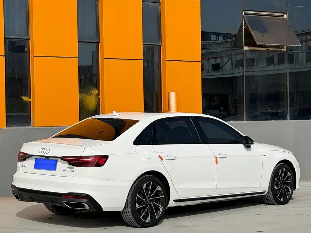 Audi A4L 2023 из CN, фото 9
