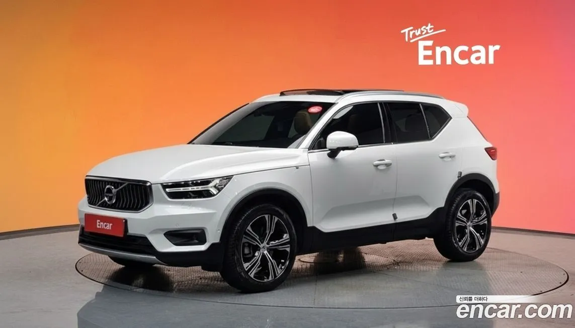 Volvo XC40 — фото 1
