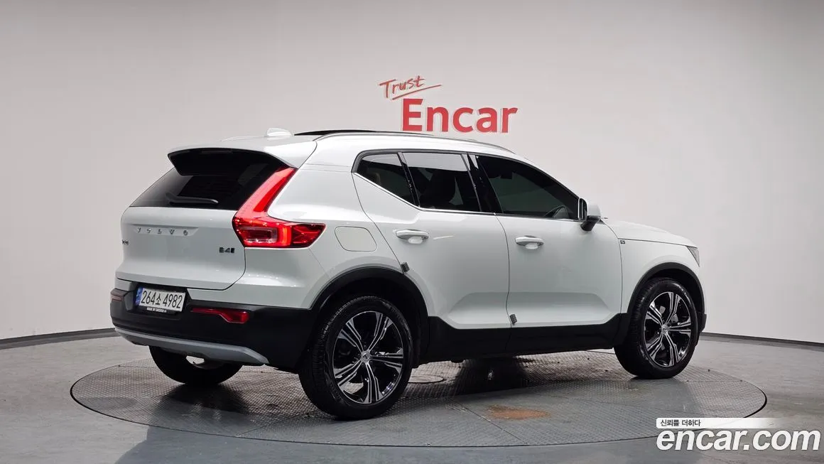 Volvo XC40 — фото 2