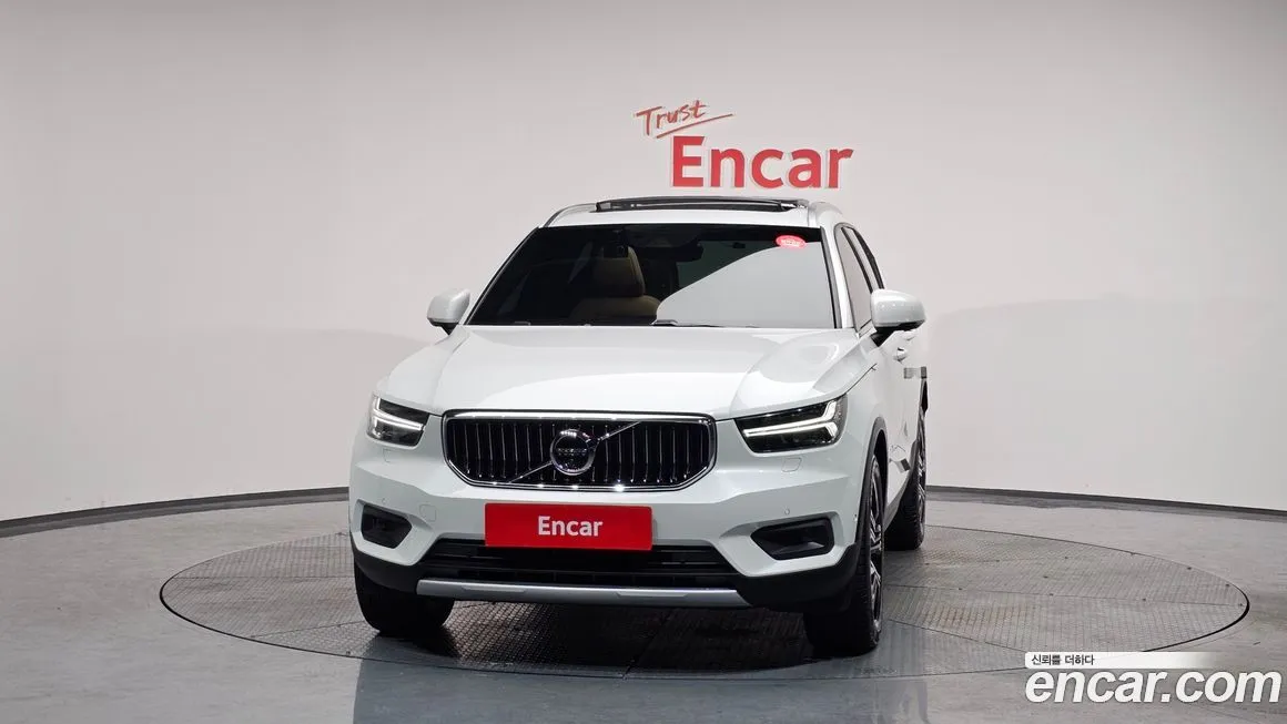 Volvo XC40 — фото 3