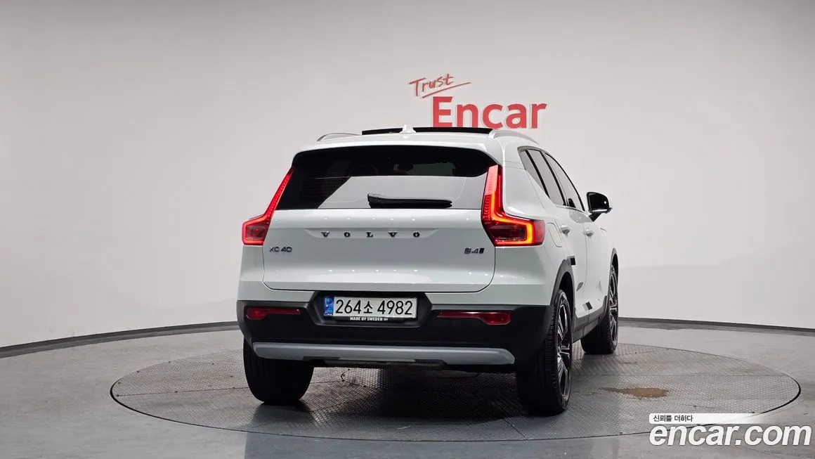 Volvo XC40 — фото 4