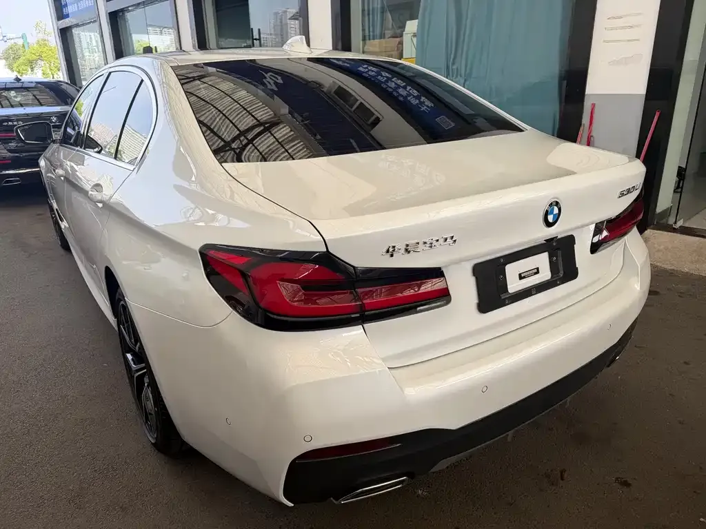 BMW 5 Series — фото 10