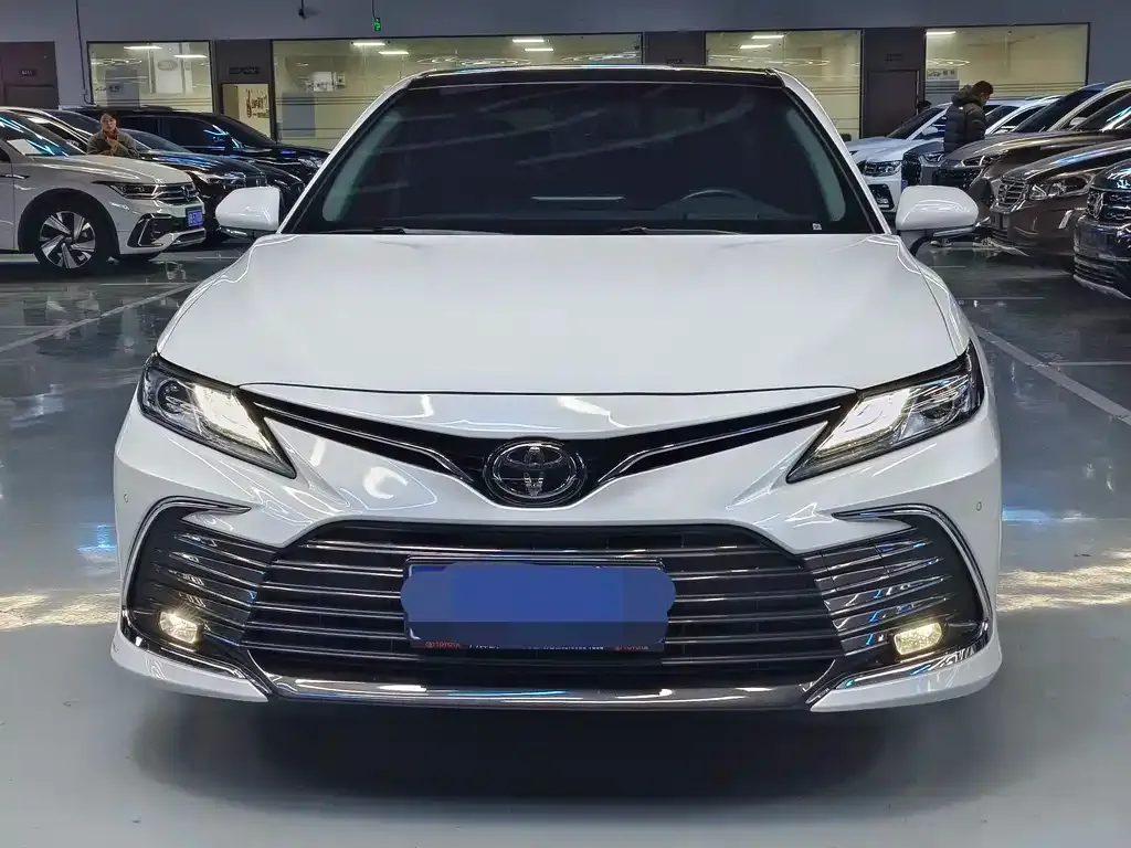 Toyota Camry — фото 2