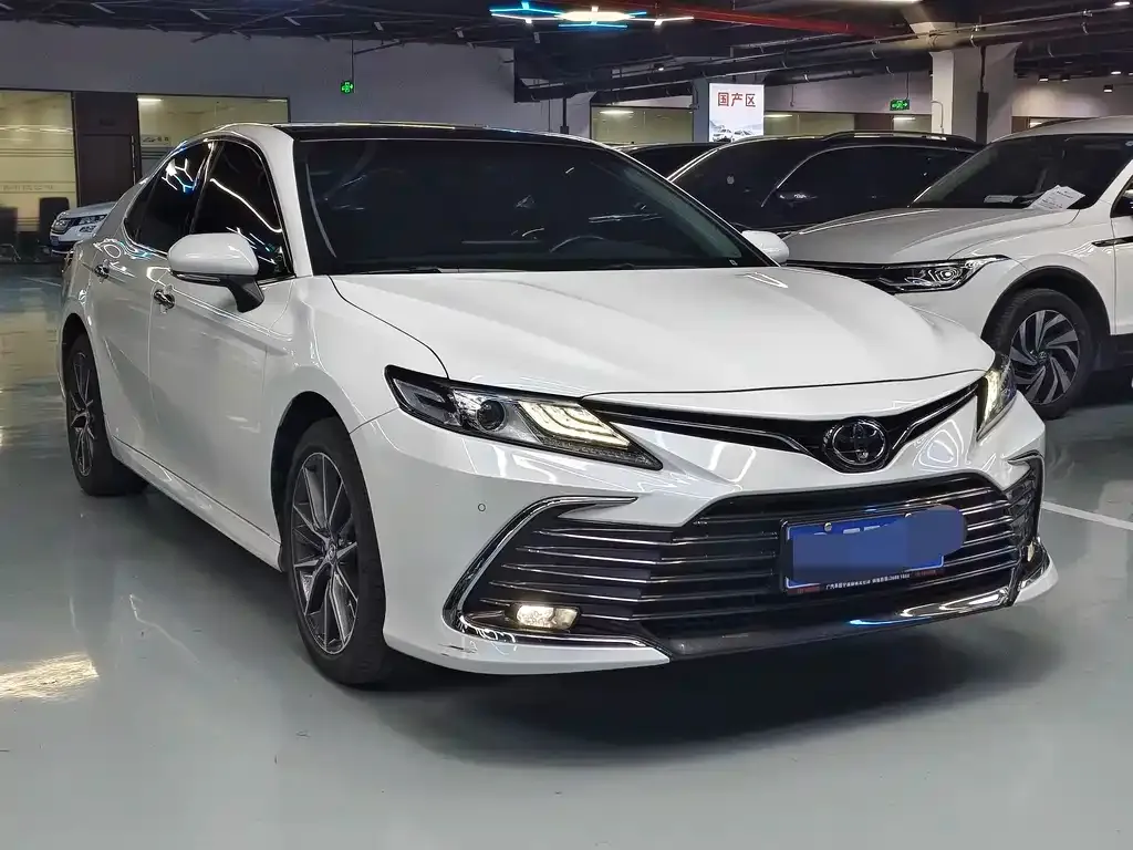 Toyota Camry — фото 3