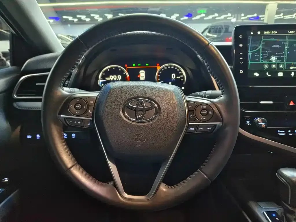Toyota Camry — фото 9