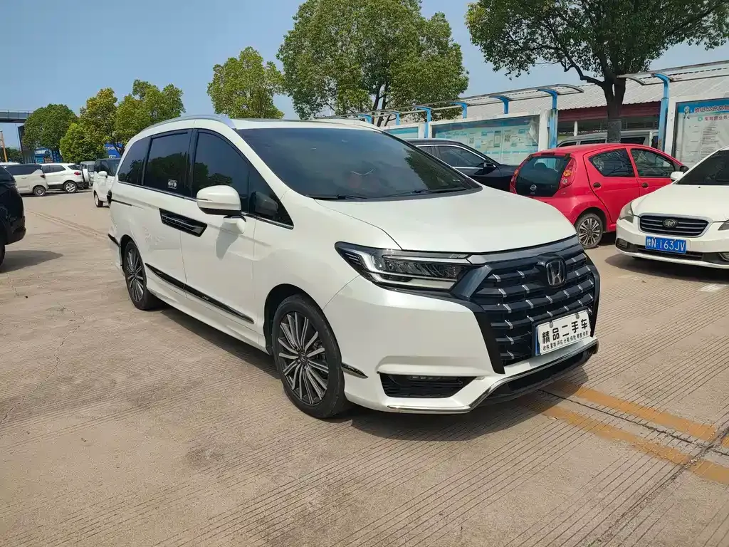 Honda Elysion 2023 из CN, фото 3