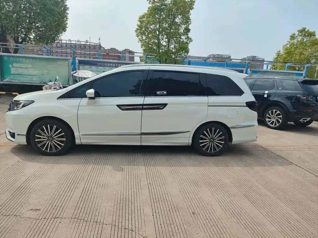 Honda Elysion 2023 из CN, фото 7