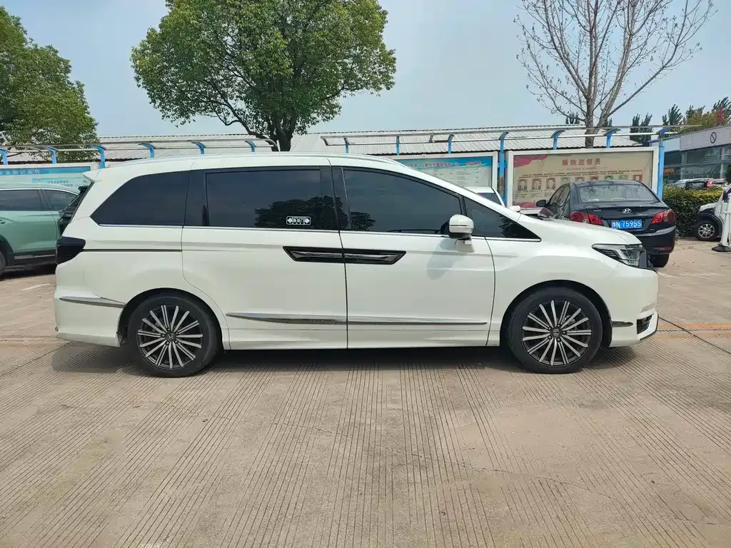 Honda Elysion 2023 из CN, фото 8