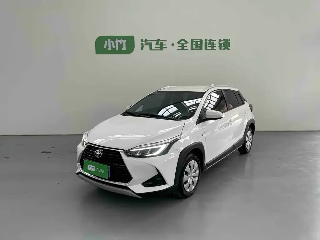 Toyota Yaris L — фото 1