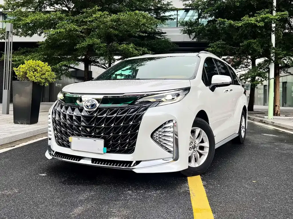 Toyota Granvia — фото 1