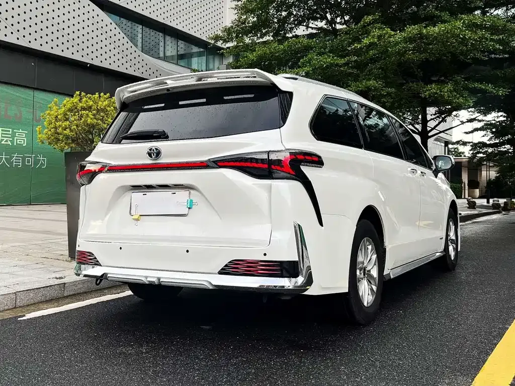 Toyota Granvia — фото 3