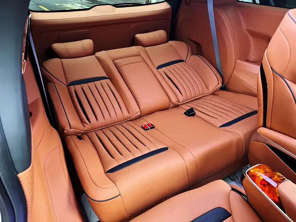 Toyota Granvia — фото 9