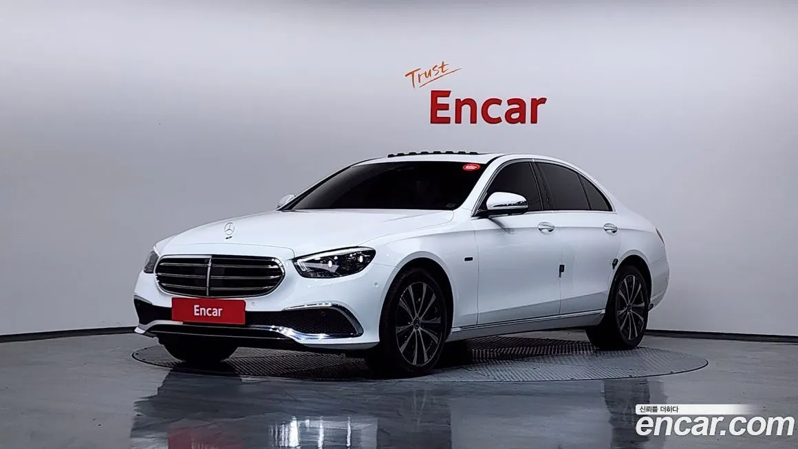 Mercedes-Benz E-Class — фото 1