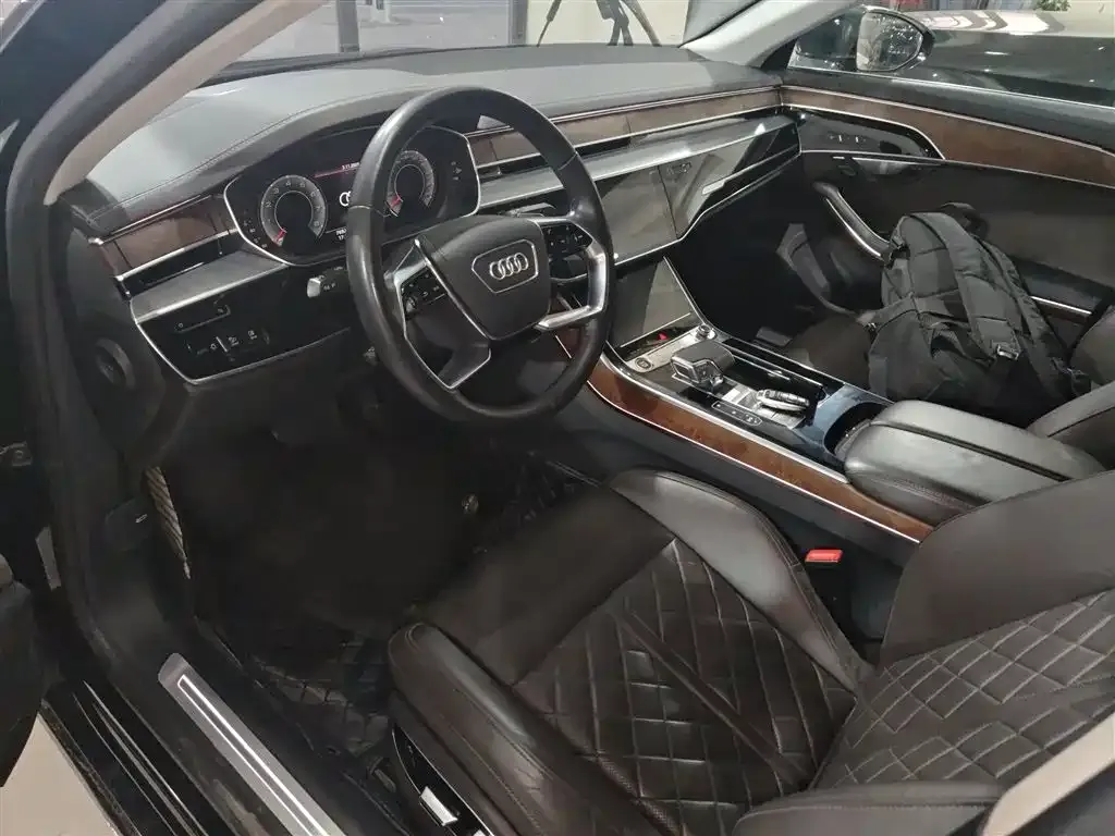 Audi A8 — фото 10