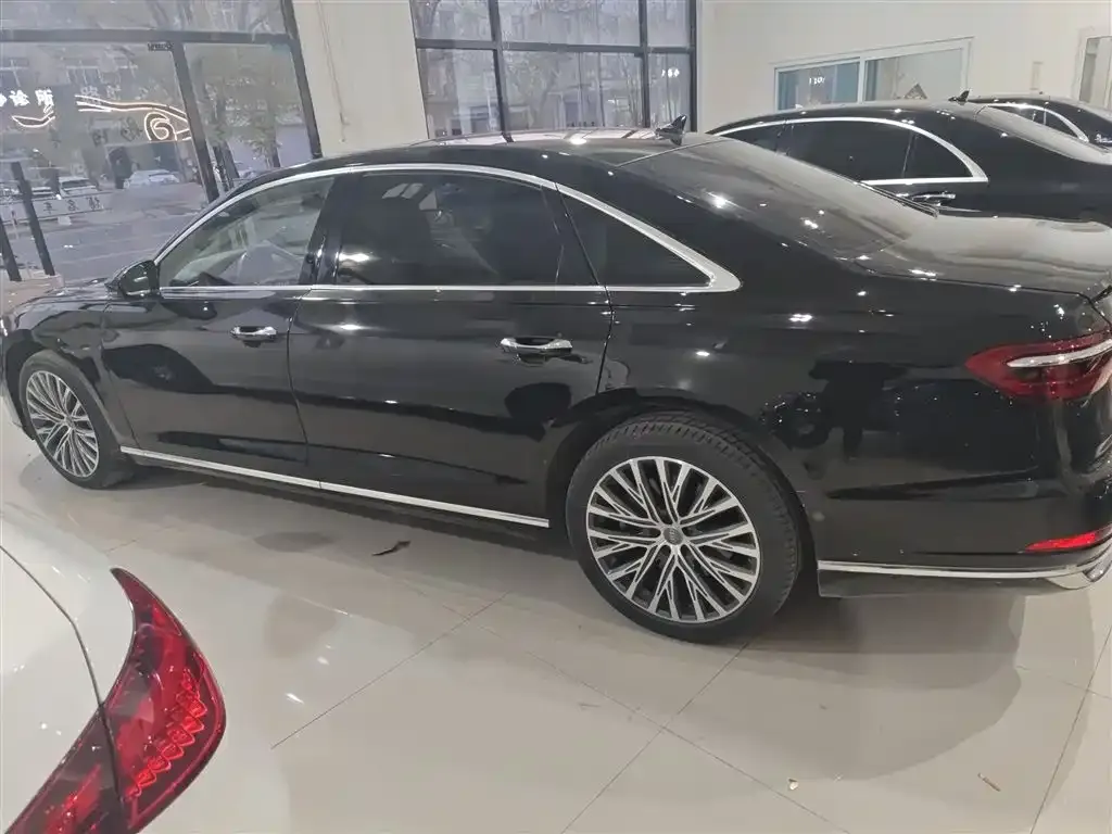 Audi A8 — фото 5