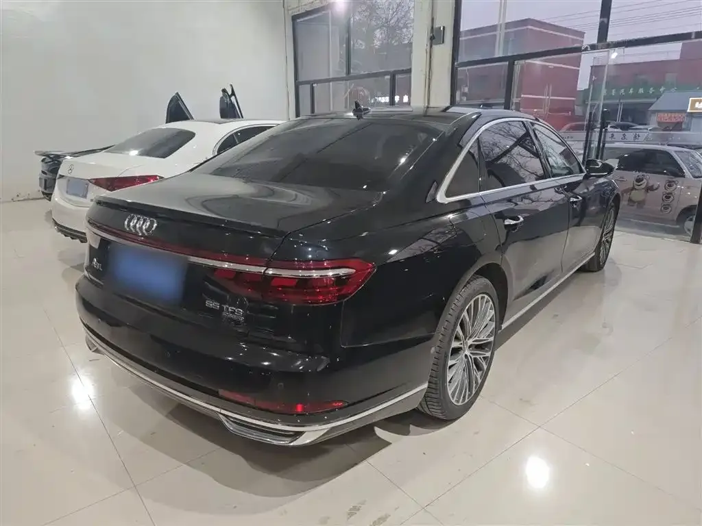 Audi A8 — фото 7