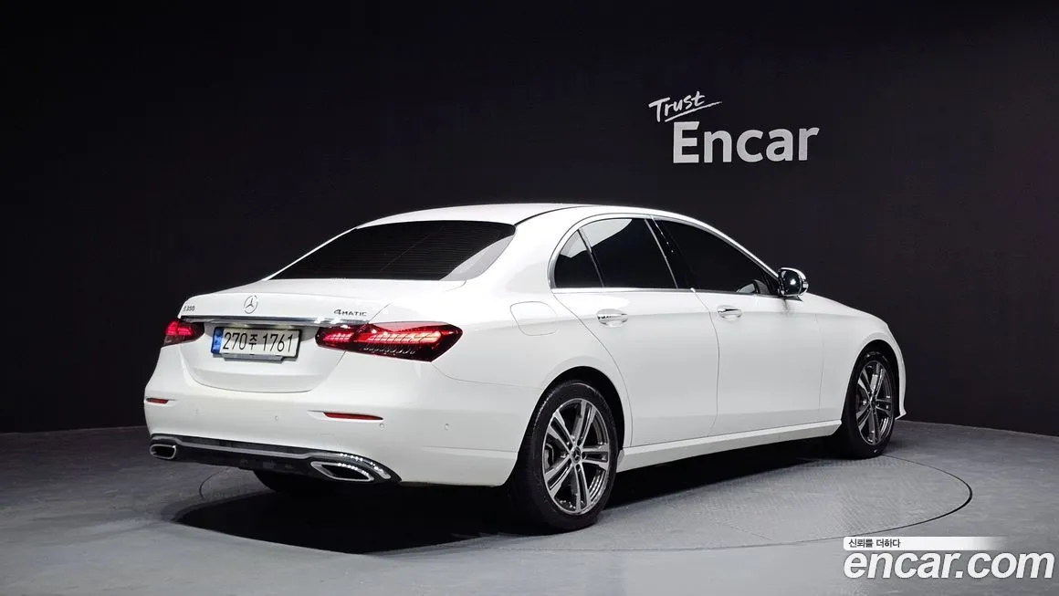 Mercedes-Benz E-Class — фото 2