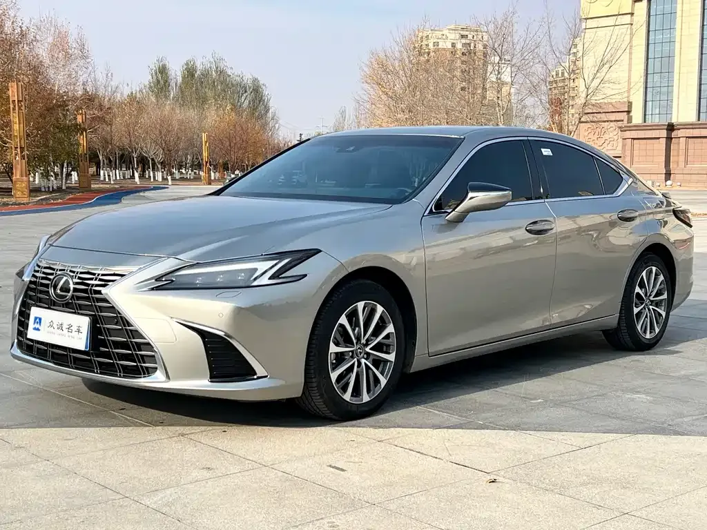 Lexus ES — фото 1