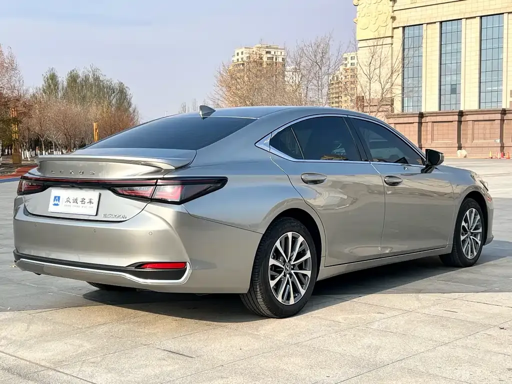 Lexus ES — фото 7