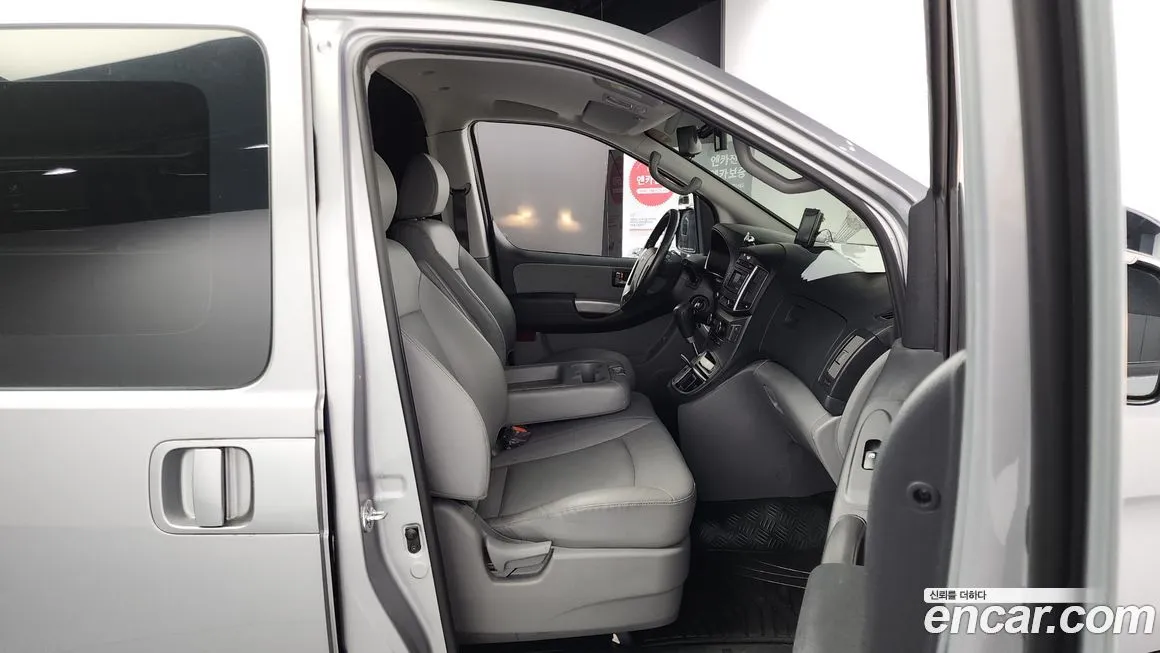 Hyundai Starex — фото 10