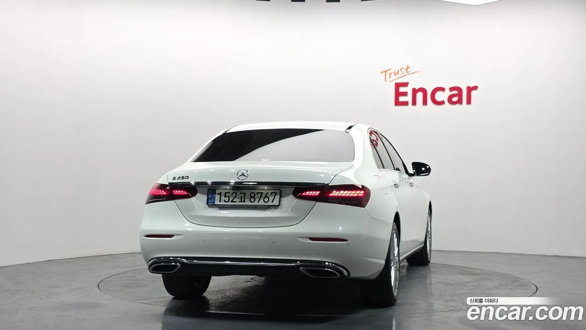 Mercedes-Benz E-Class — фото 4