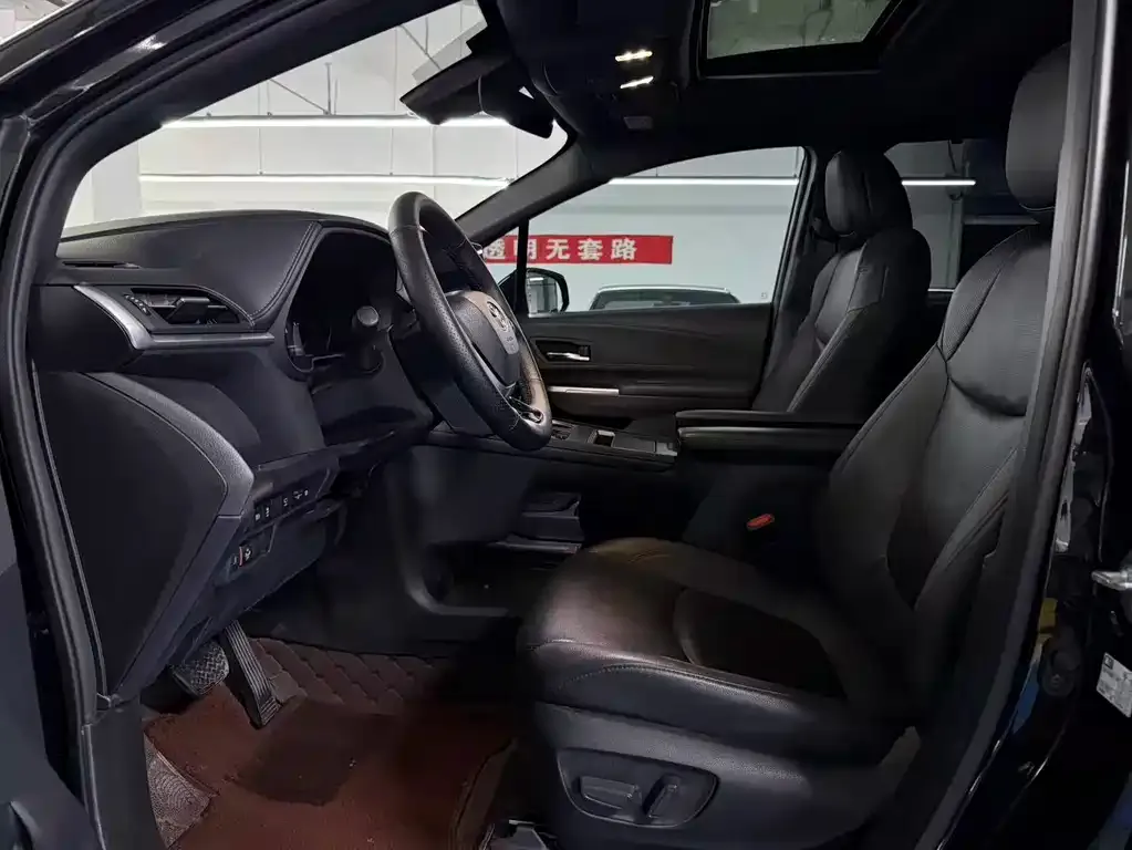 Toyota Granvia 2023 из CN, фото 5