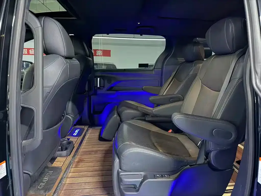 Toyota Granvia 2023 из CN, фото 6