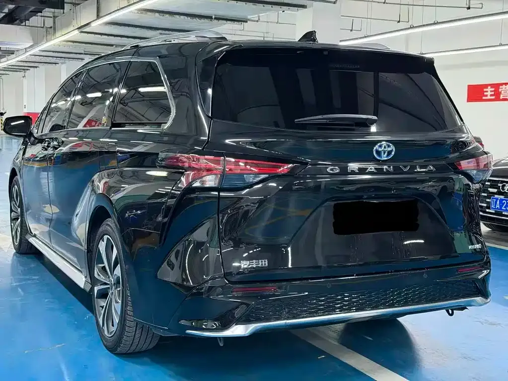 Toyota Granvia 2023 из CN, фото 7