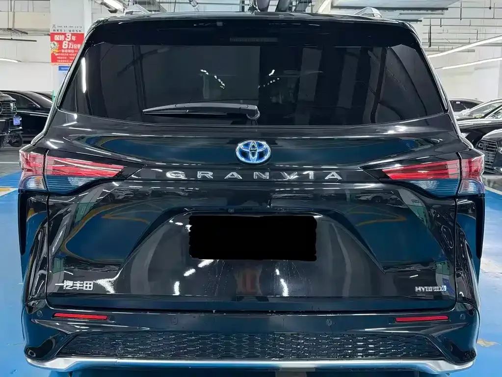 Toyota Granvia 2023 из CN, фото 8