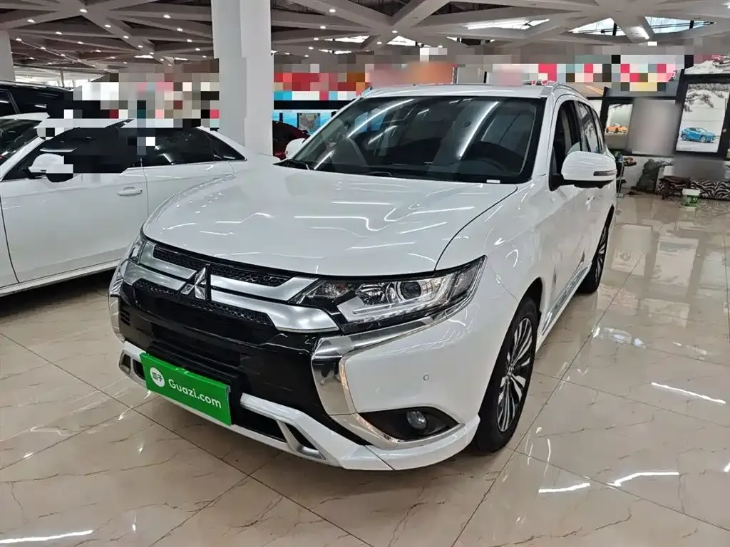 Mitsubishi Outlander 2023 из CN, фото 1
